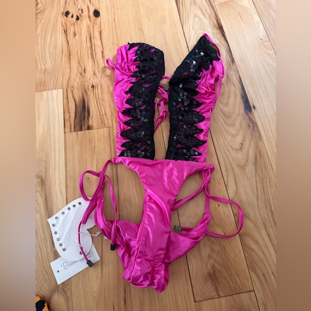 COPY - Beach bunny Size small brand new with tags